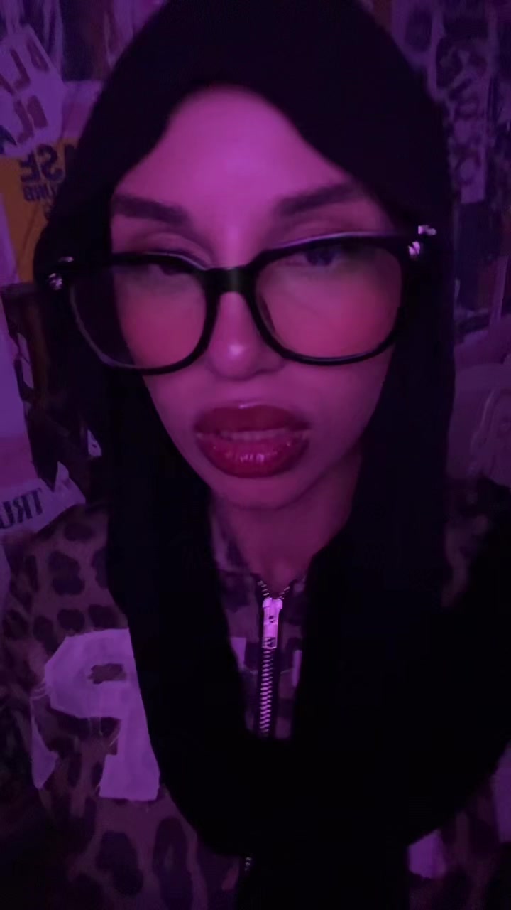 @Bella