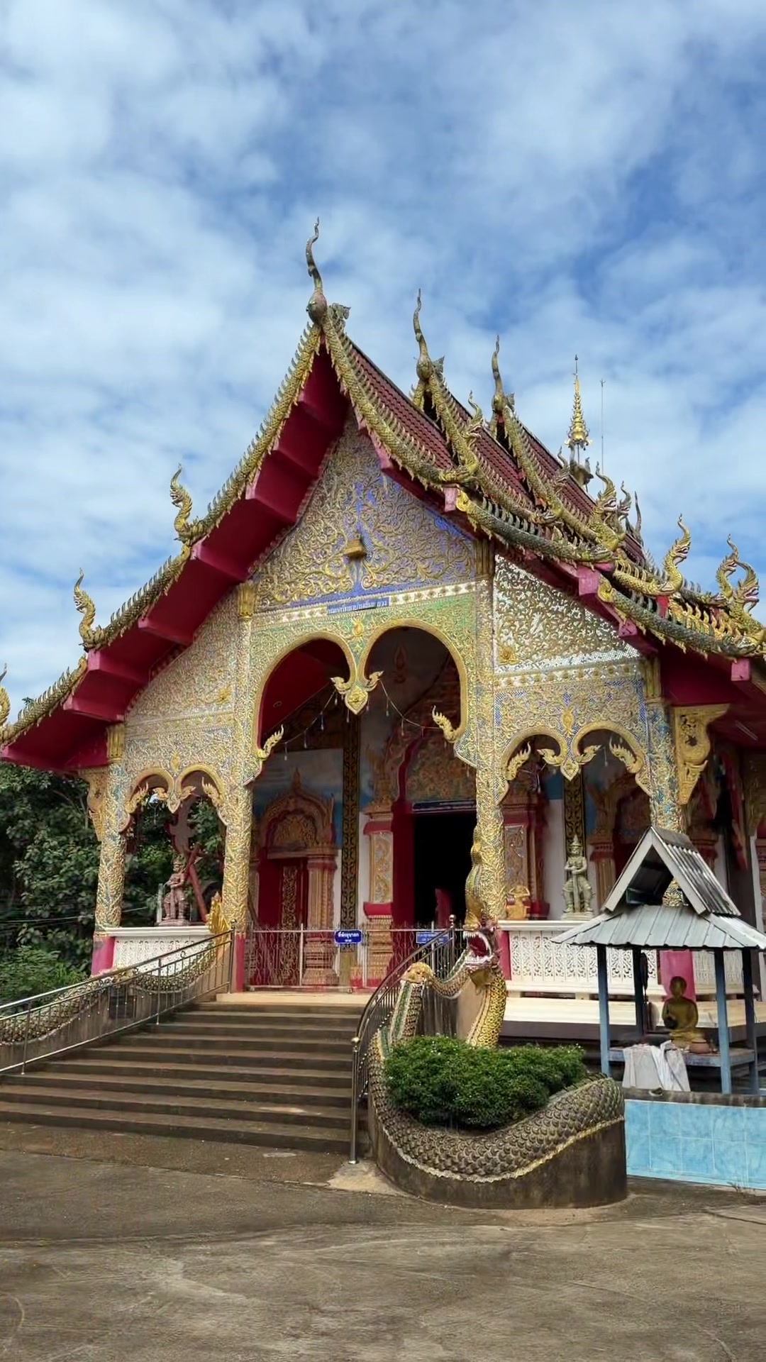 @R Tee Noi