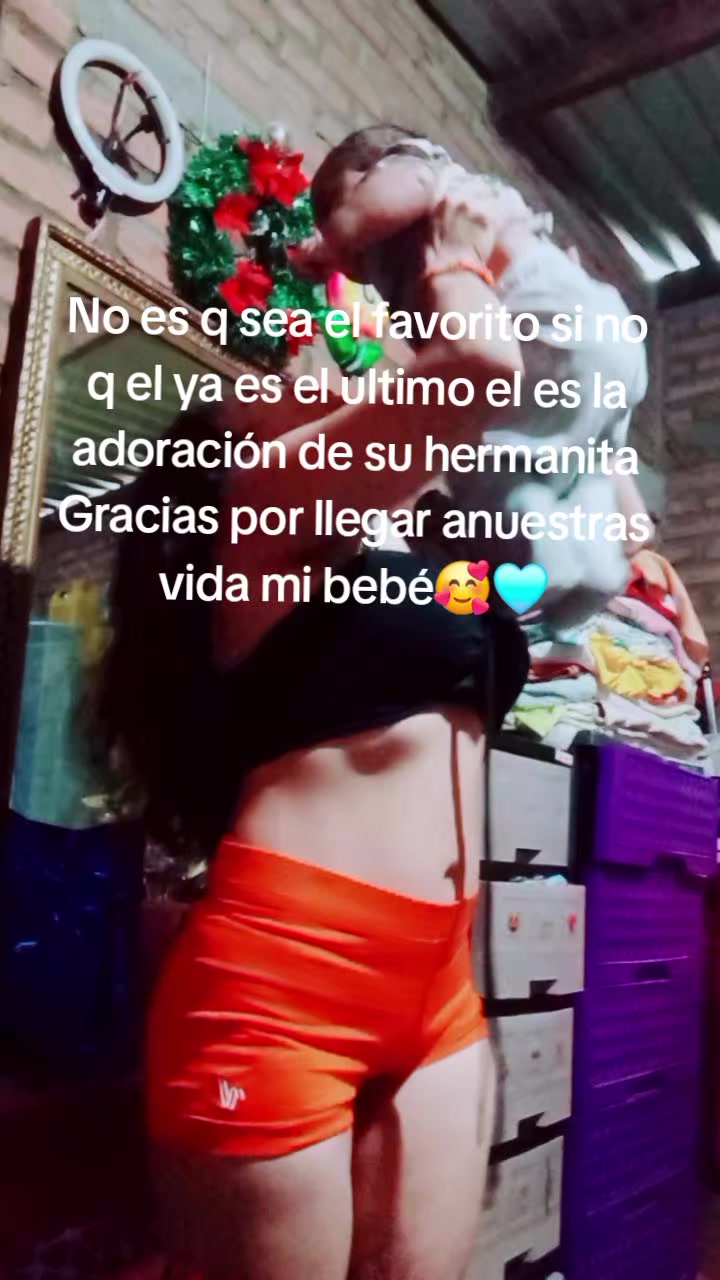 @la florecita olanchana❤️ 👸👸