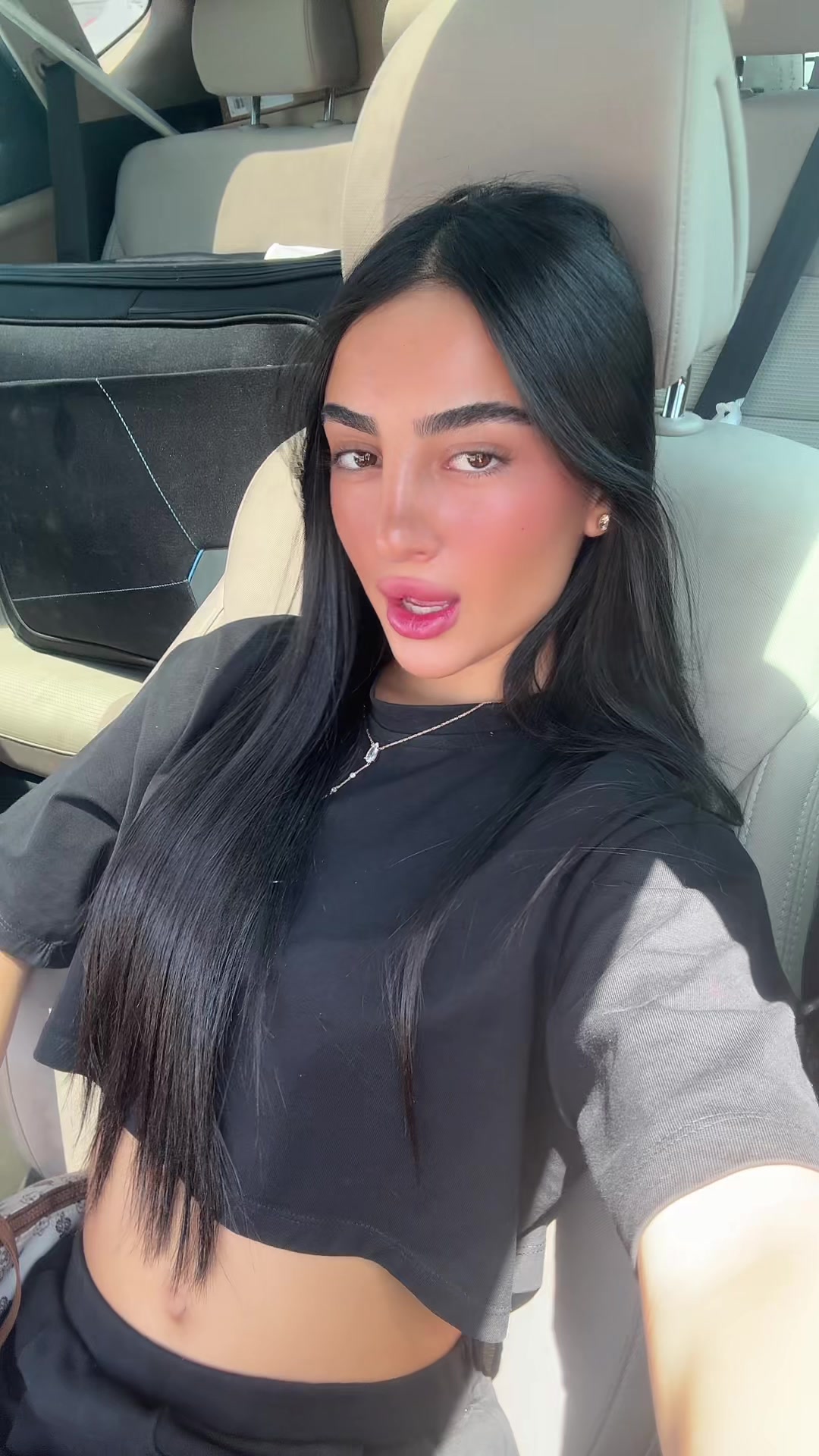@אגם שוקרי-החלקות שיער