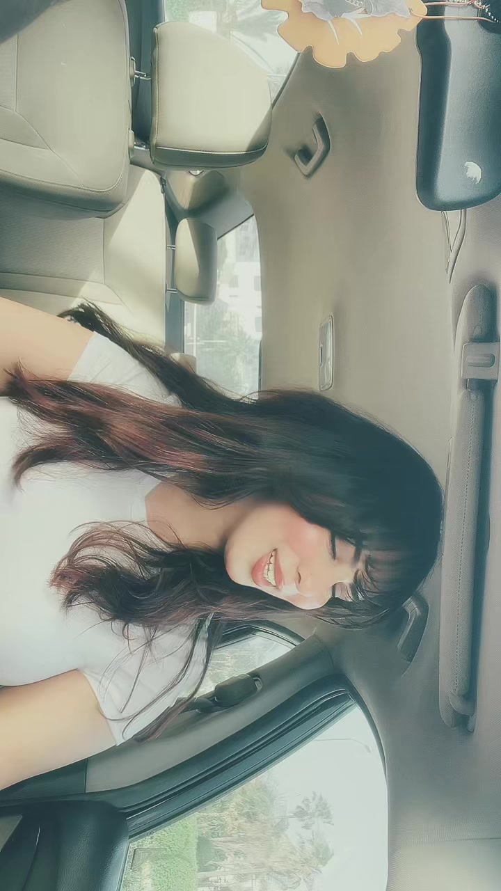 @Emy_