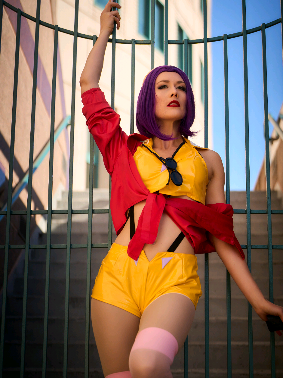 @LadyThorn_LadyLounge