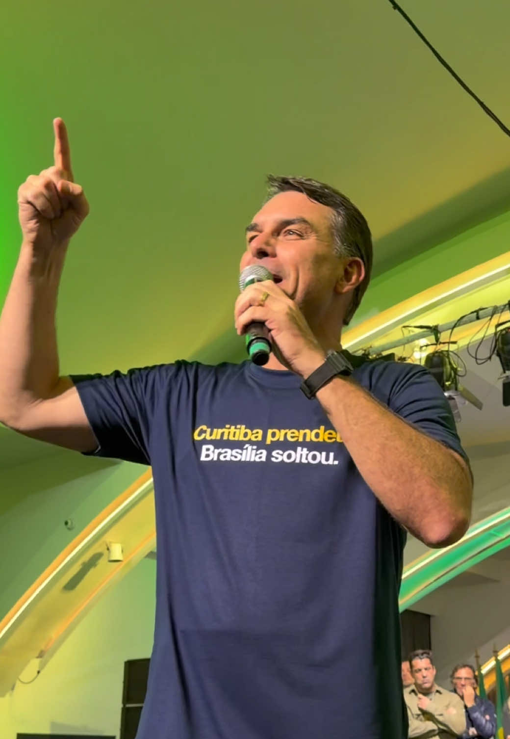 @Flávio Bolsonaro