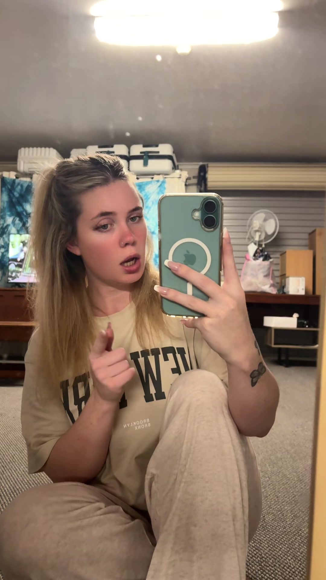 @Em𑣲