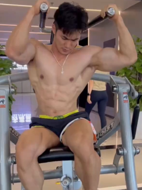 @Beautiful Muscle Male