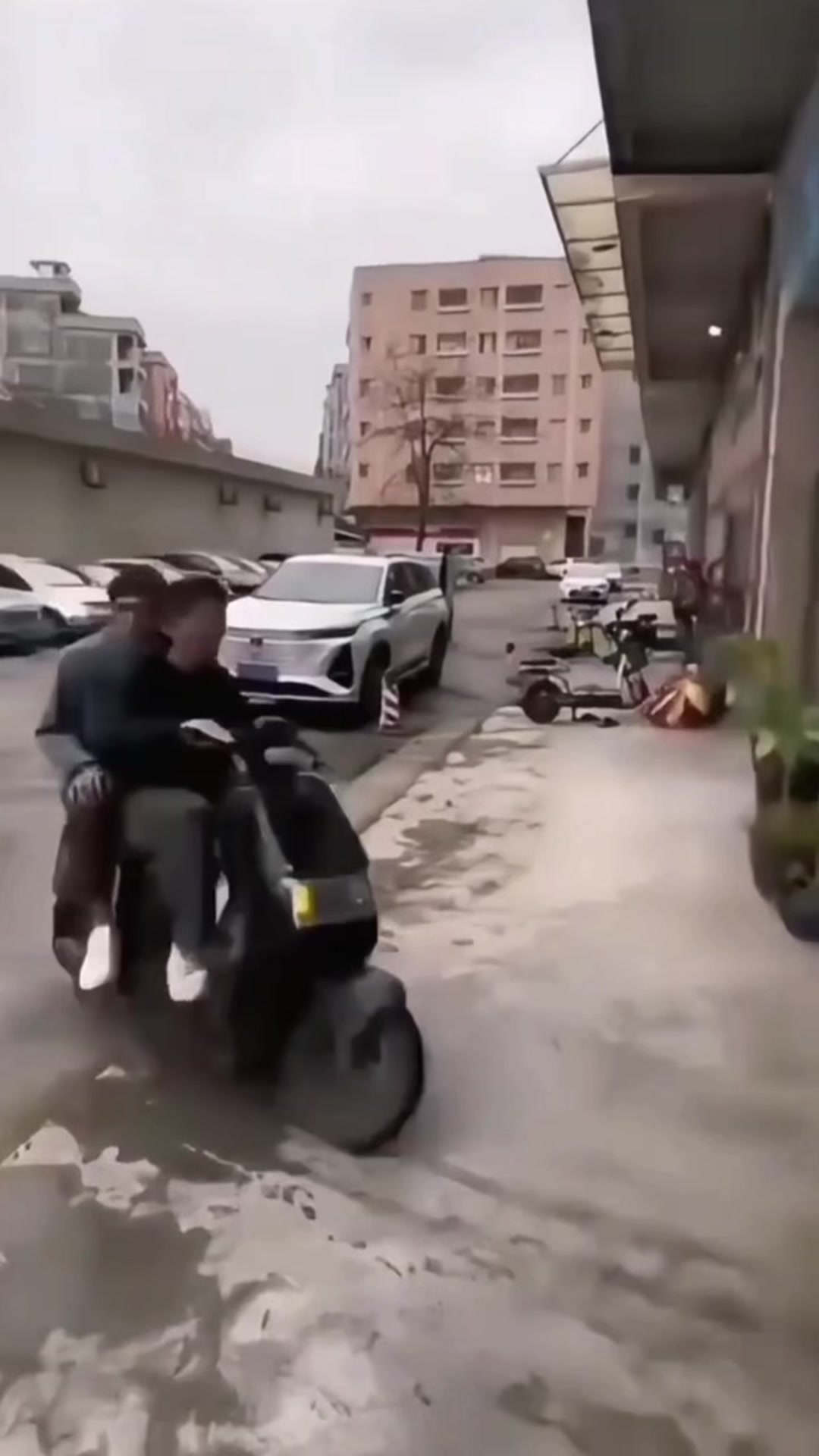 @Tuğ&ccedil;e