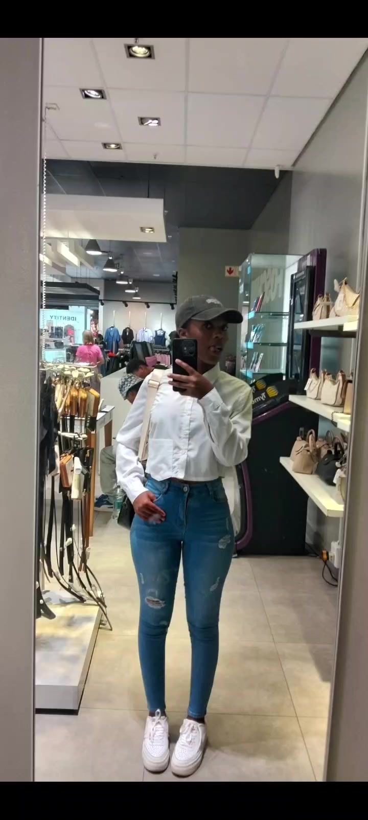 @Tshepie21