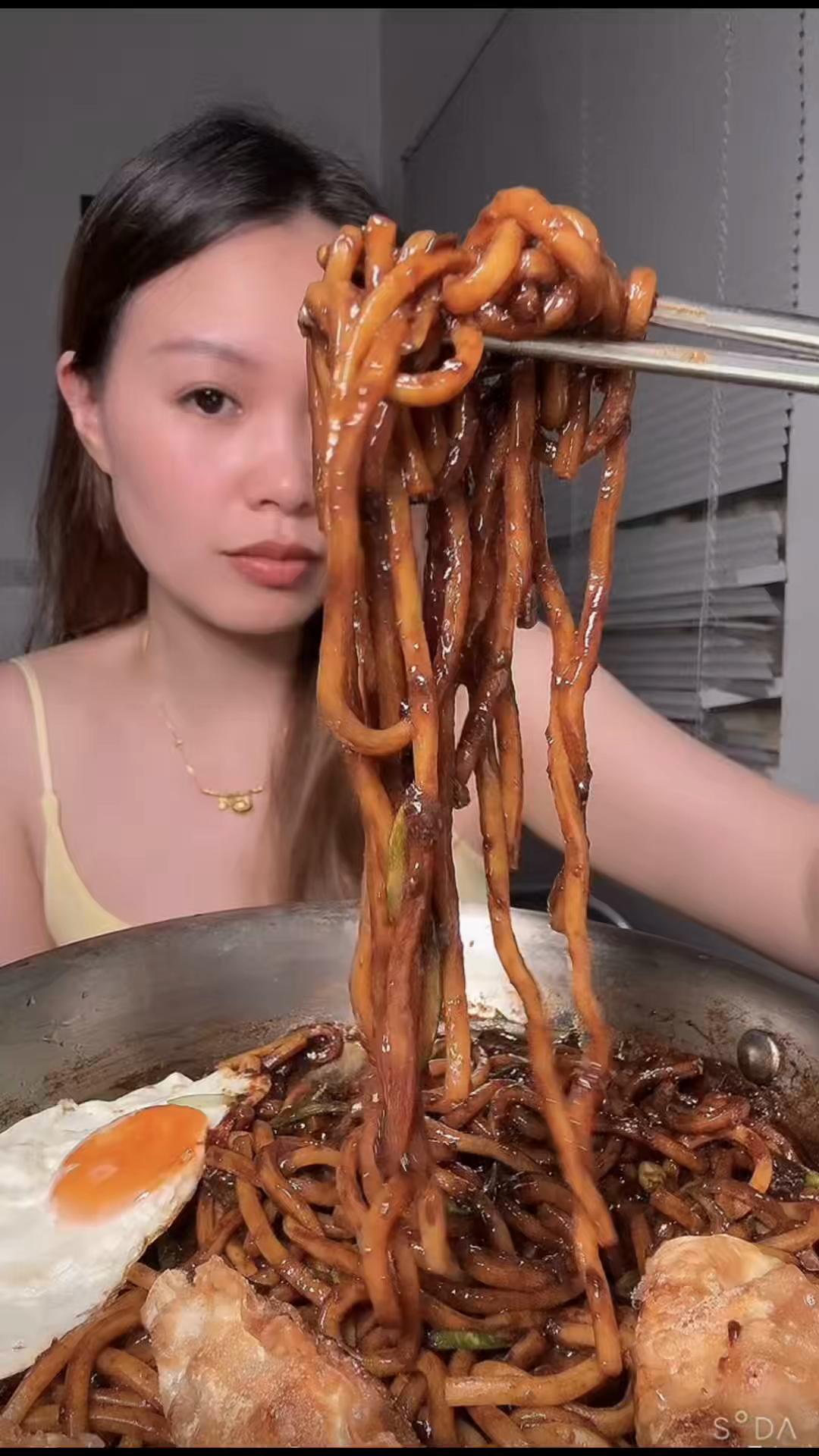 @Th&iacute;ch ăn vặt về đ&ecirc;m 🍱