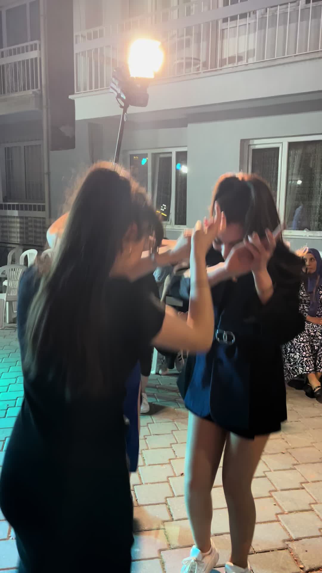 @Gamze Özarı