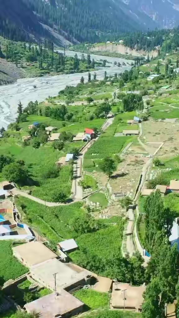 @VILLAGE_VIBES 1