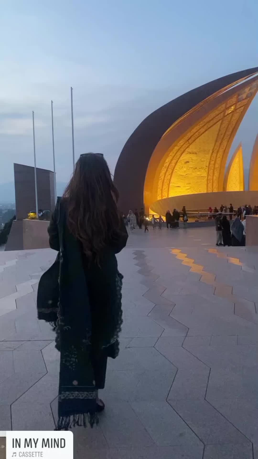 @Farah Rizwan