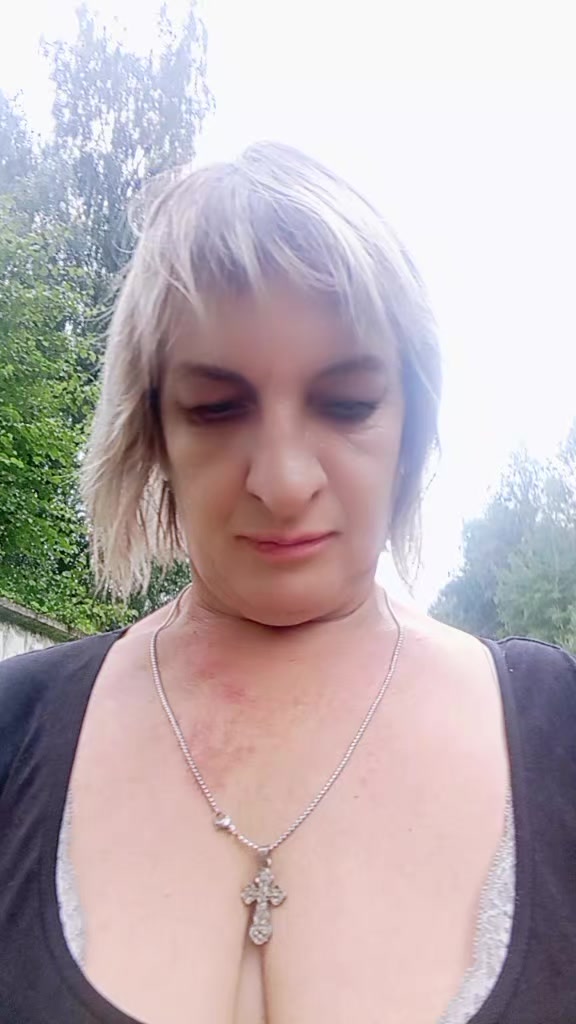 @Королева бабушек тут только я!