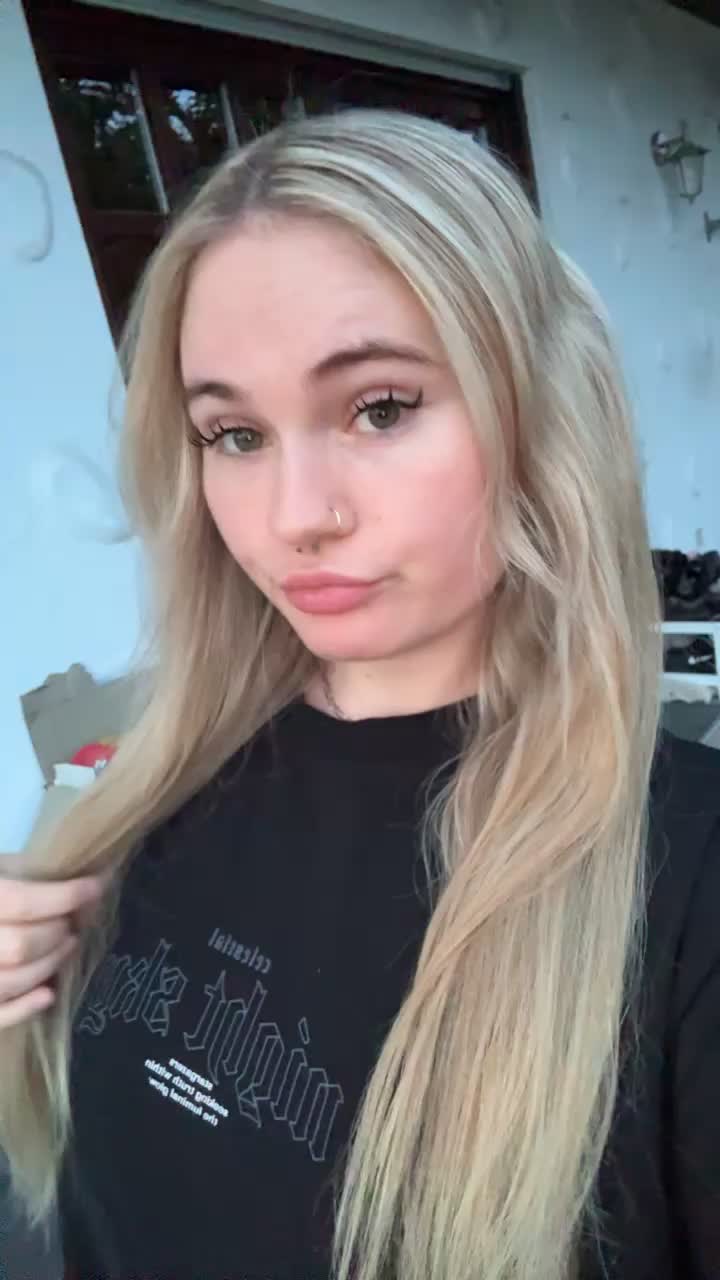 @Lizzy Cherry 🍒