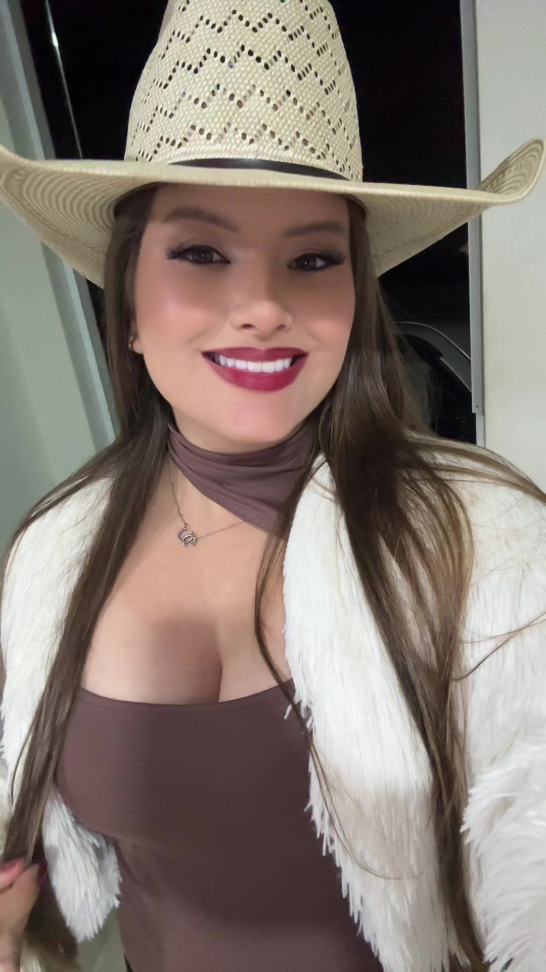 @Karol Correa737