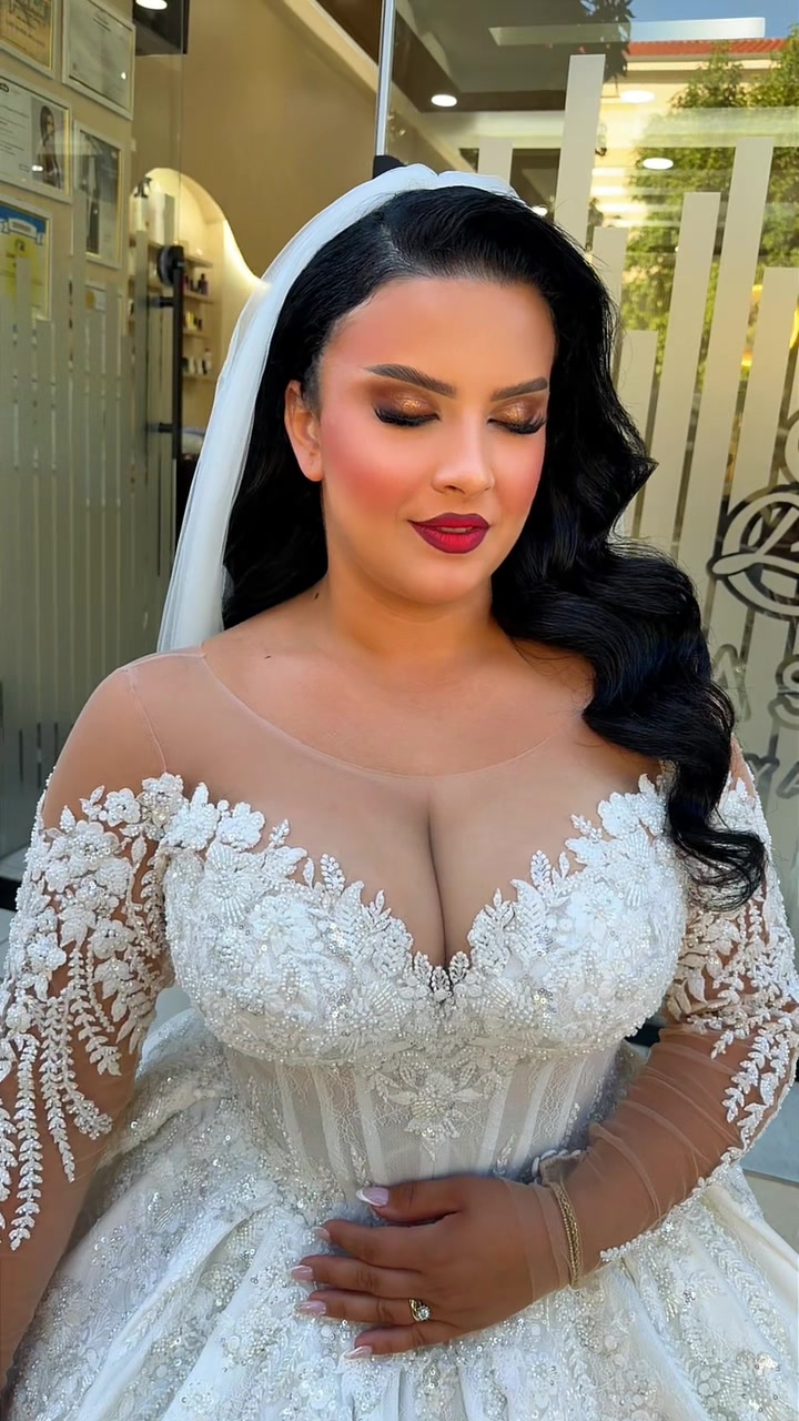 @Lola Sallon 👰&zwj;♀️💇&zwj;♀️💅