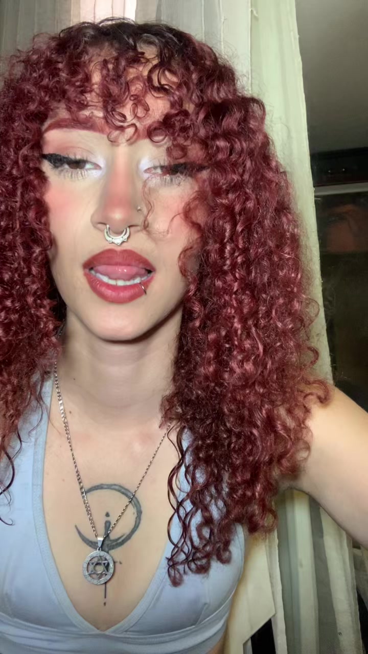 @Emilly🥀🔮