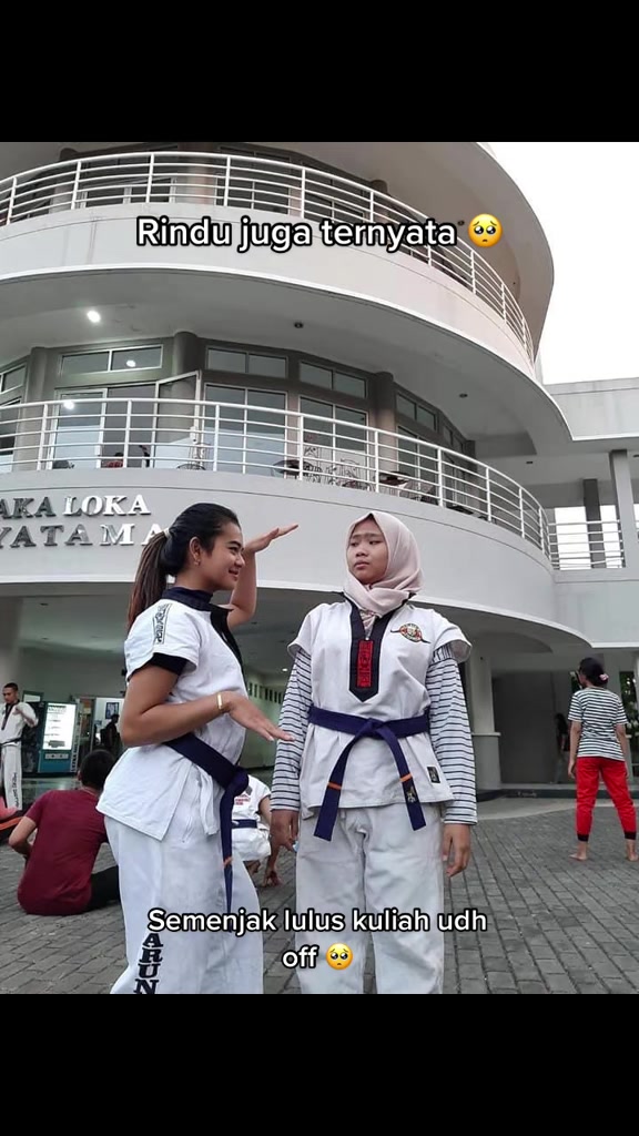 @Putri Nadeak