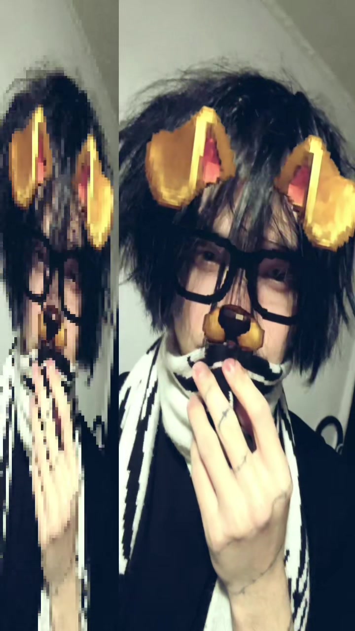 @>.<