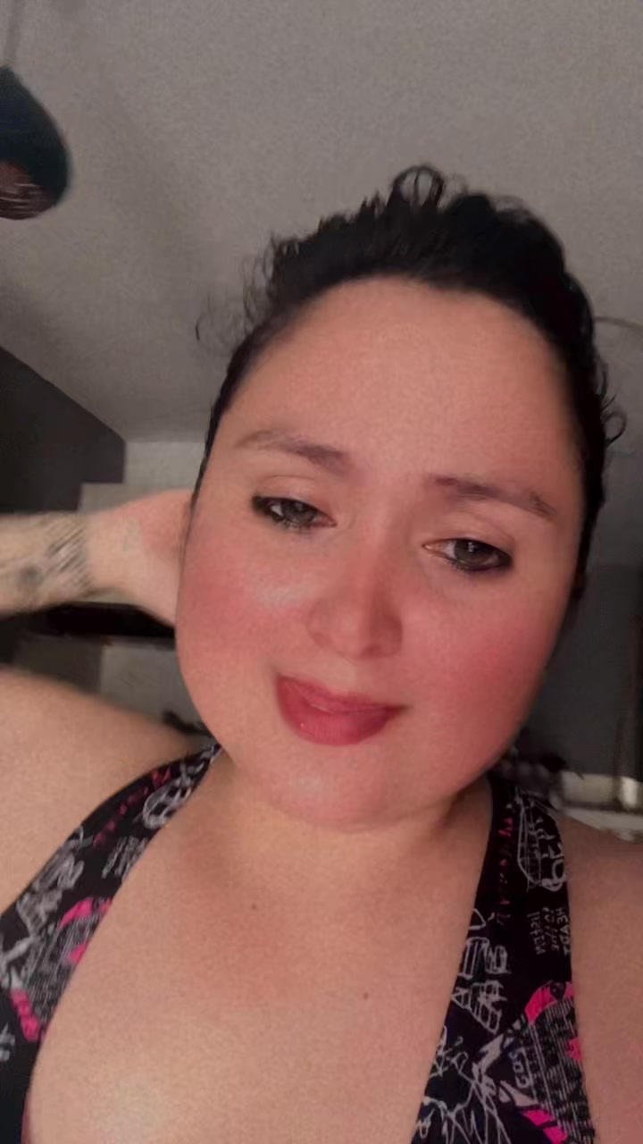 @Yenny Paola 🔥🖋️
