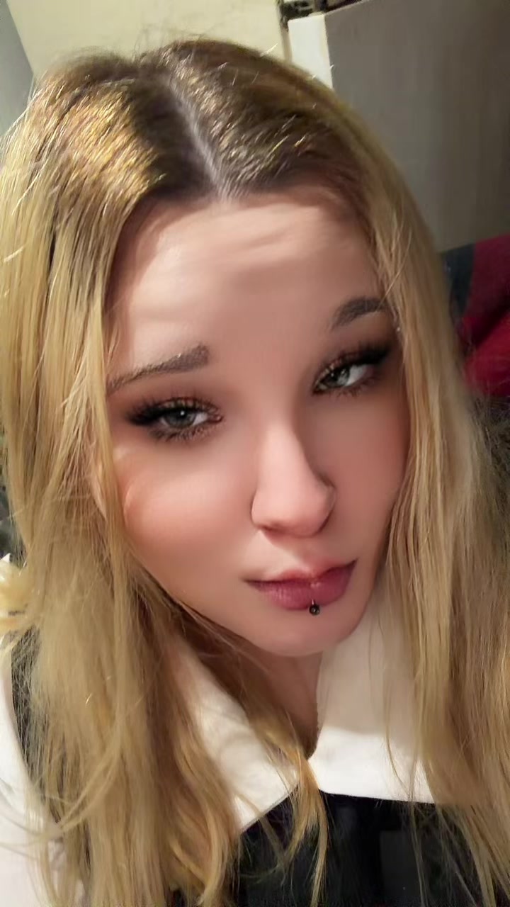 @✨{Blondasse25}✨