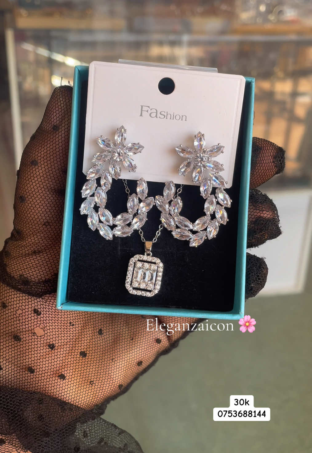 @ELEGANZAicon-jewelry/bag/heels