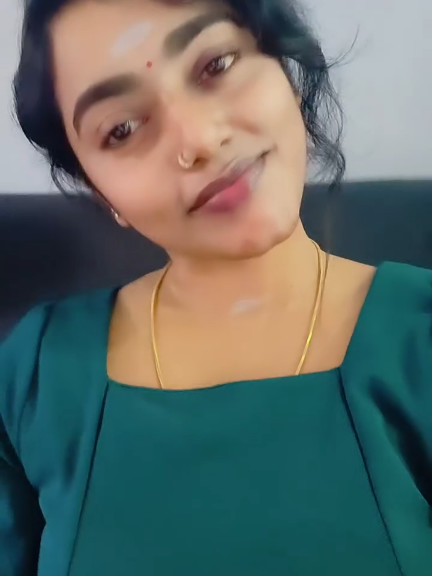 @PRIYA 🌙