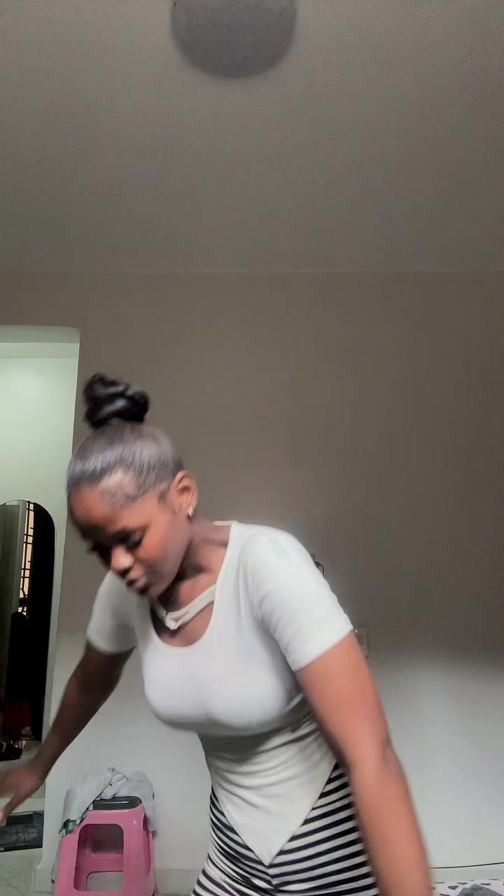 @queen_b_00