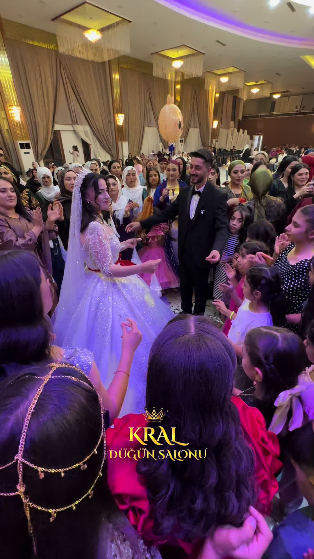 @KRAL D&Uuml;Ğ&Uuml;N SALONU