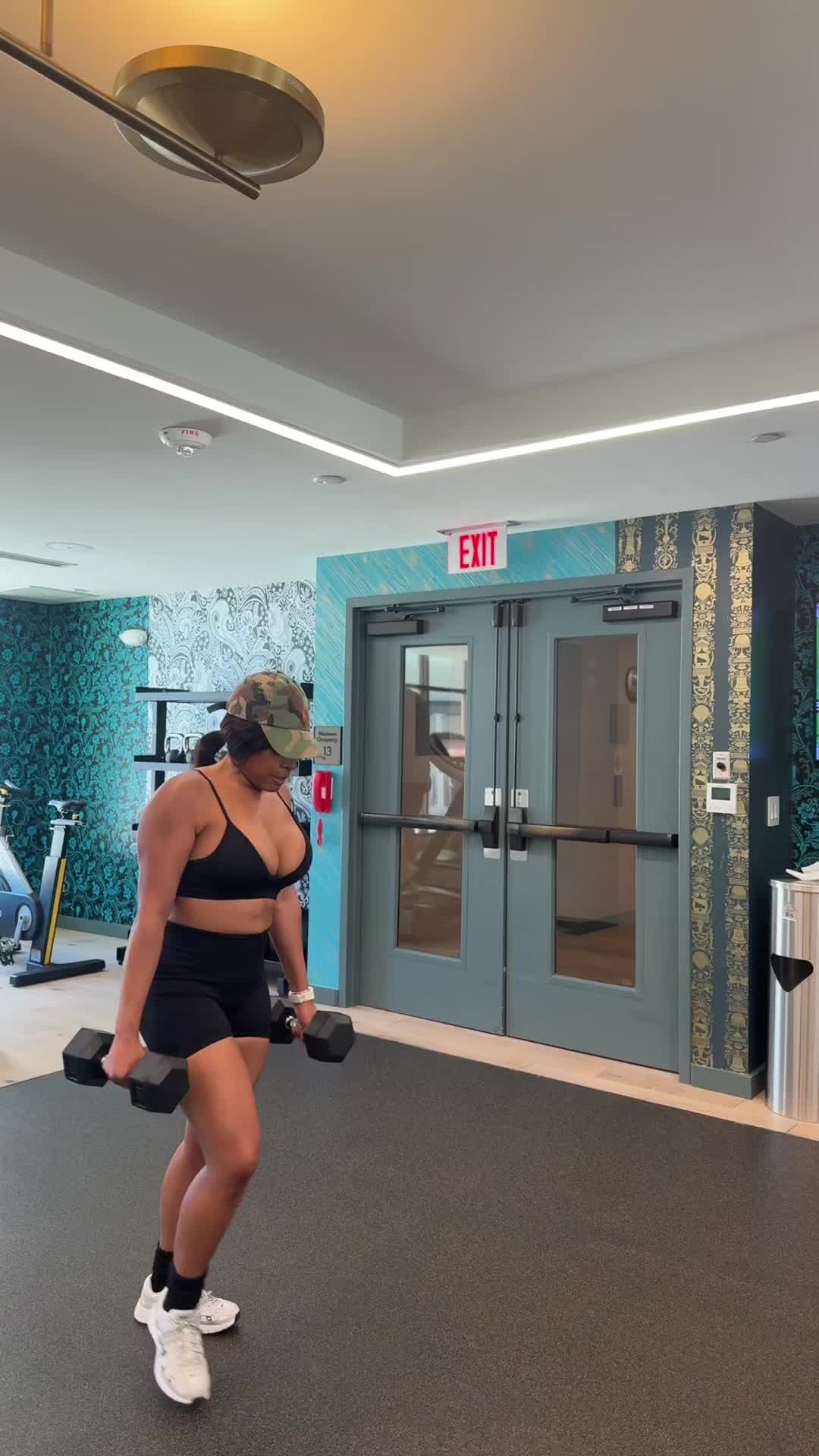 @Lavish_Lee