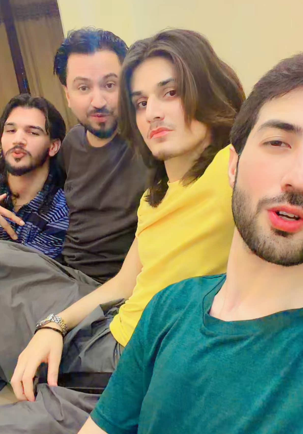 @M𝐀𝐗𝐈 𝐓𝐔𝐅𝐀𝐈𝐋 🎭