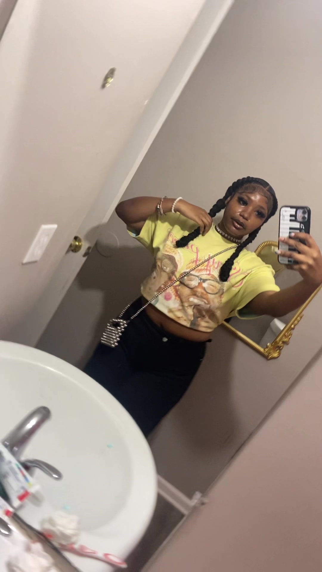 @niajahnay