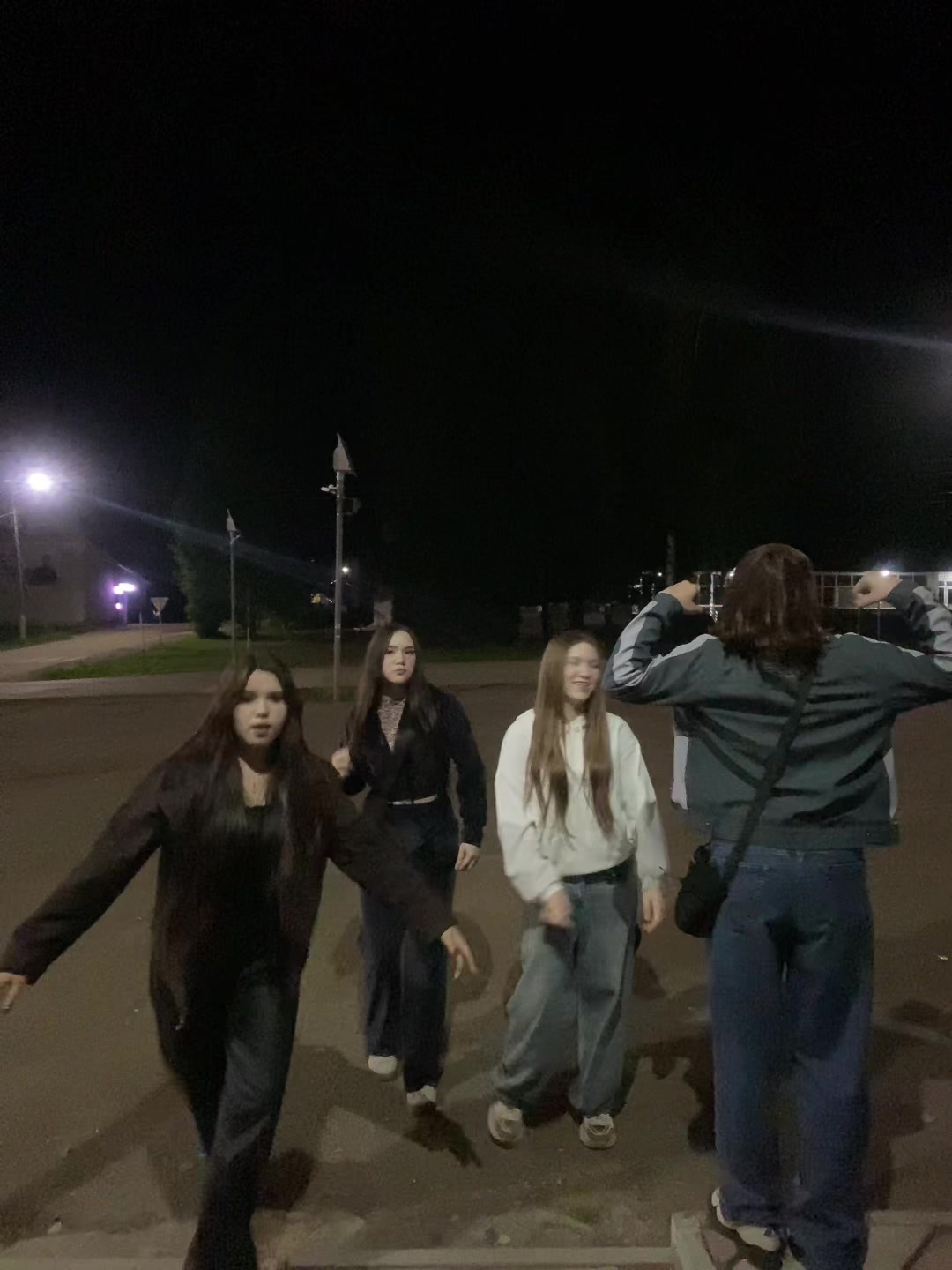 @_akgs