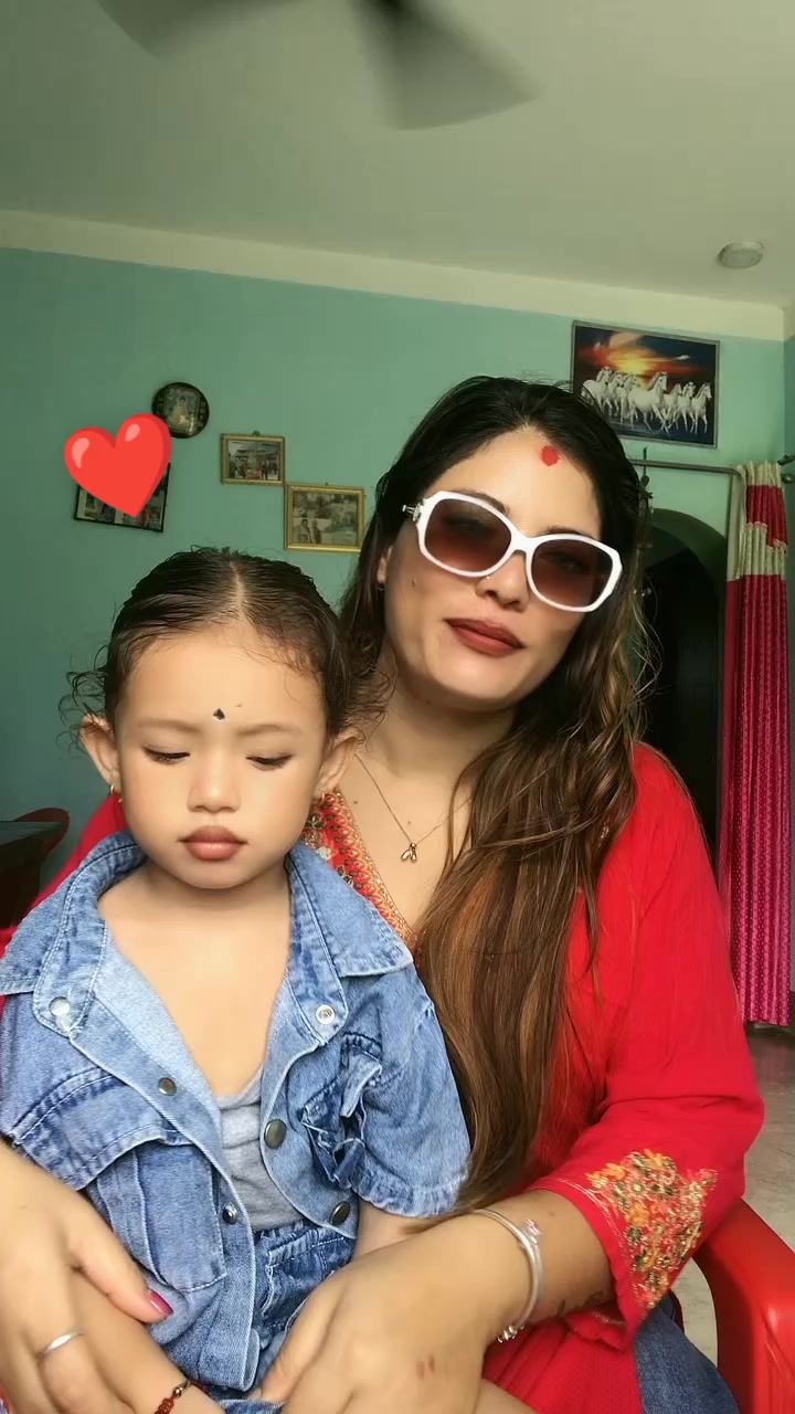 @🫂🧏👩👦🌄