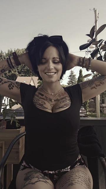 @༺_Poison.Queen_༻🌴