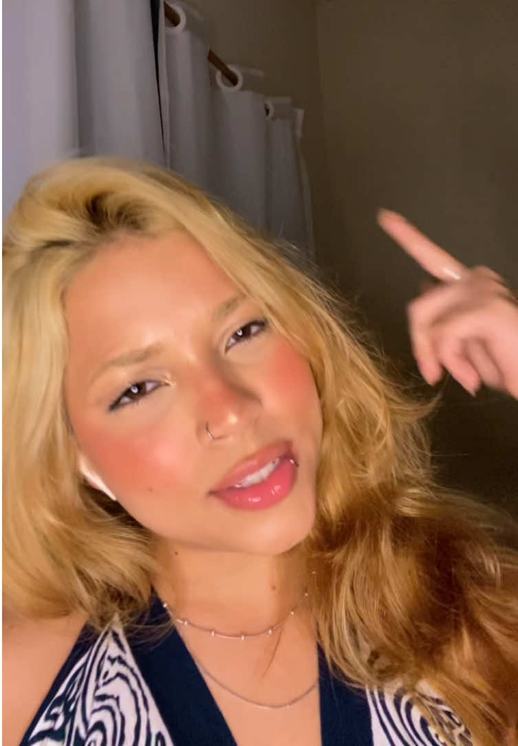 @mchelynz