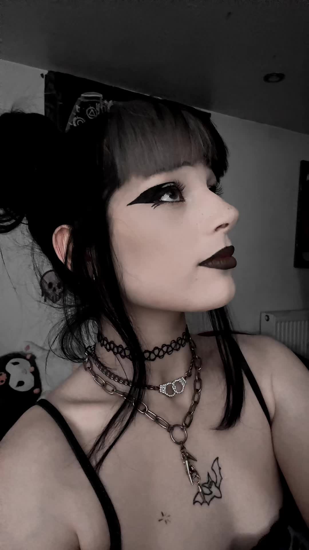 @𝓟𝓮𝓪𝓬𝓱𝔂 𝓙𝓪𝓼 🕷️