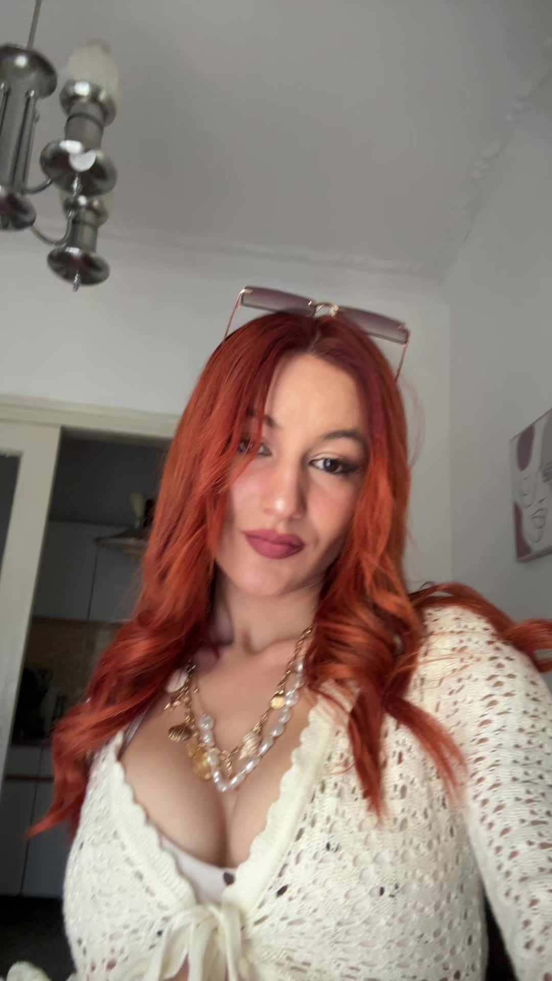 @👩🏼🦰