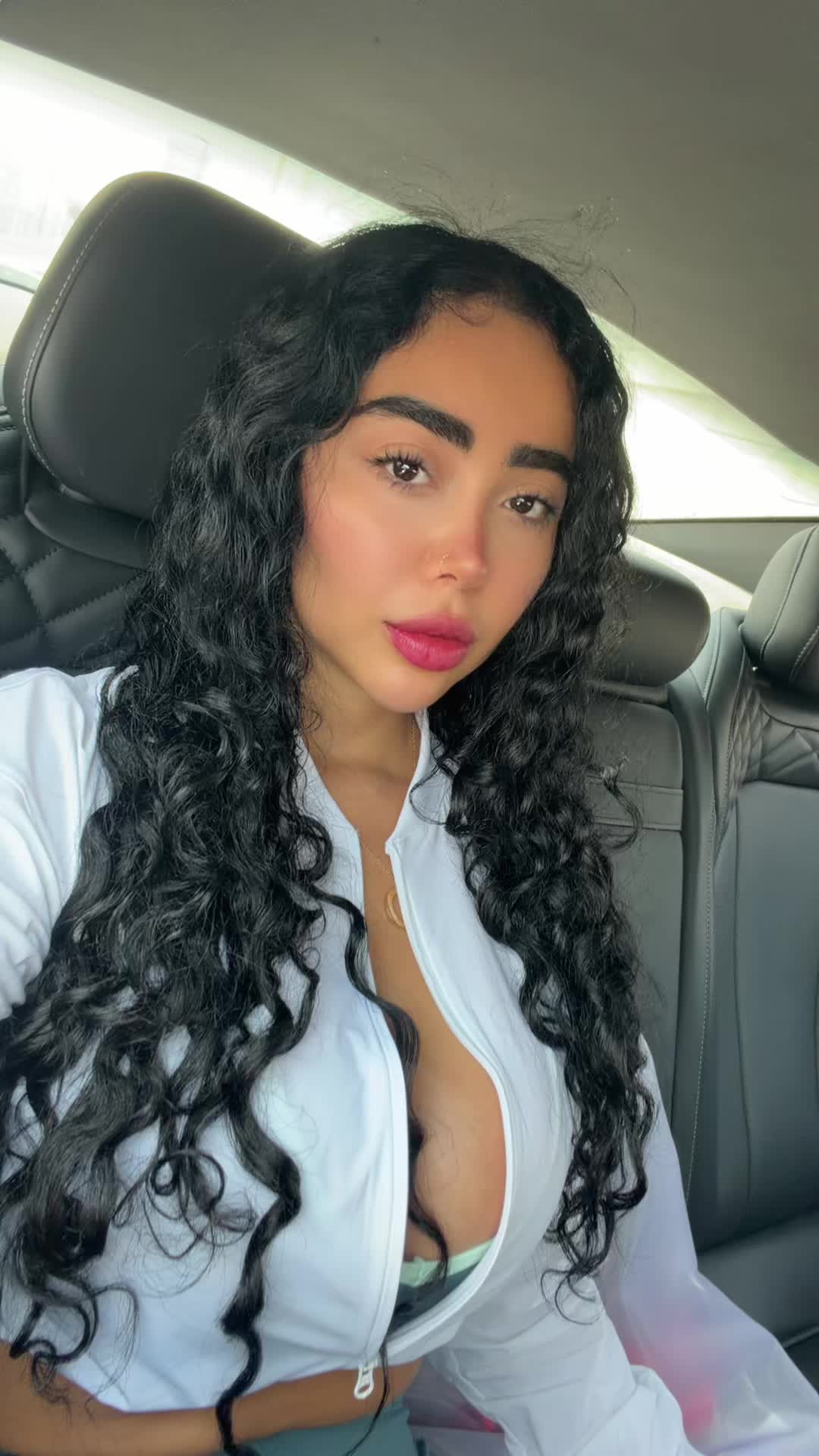 @melikam.mo