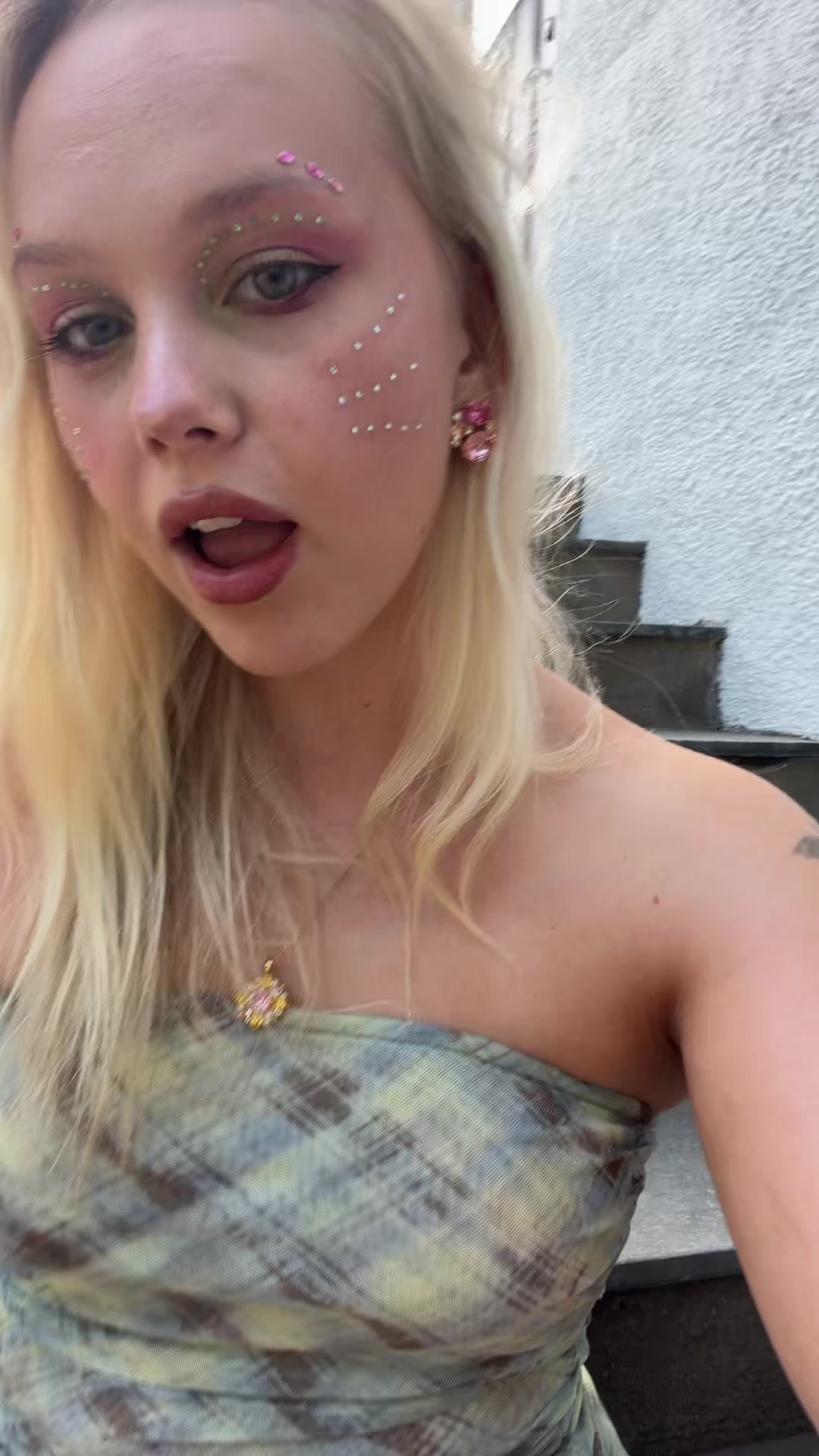 @elisedrinksalmondmilk