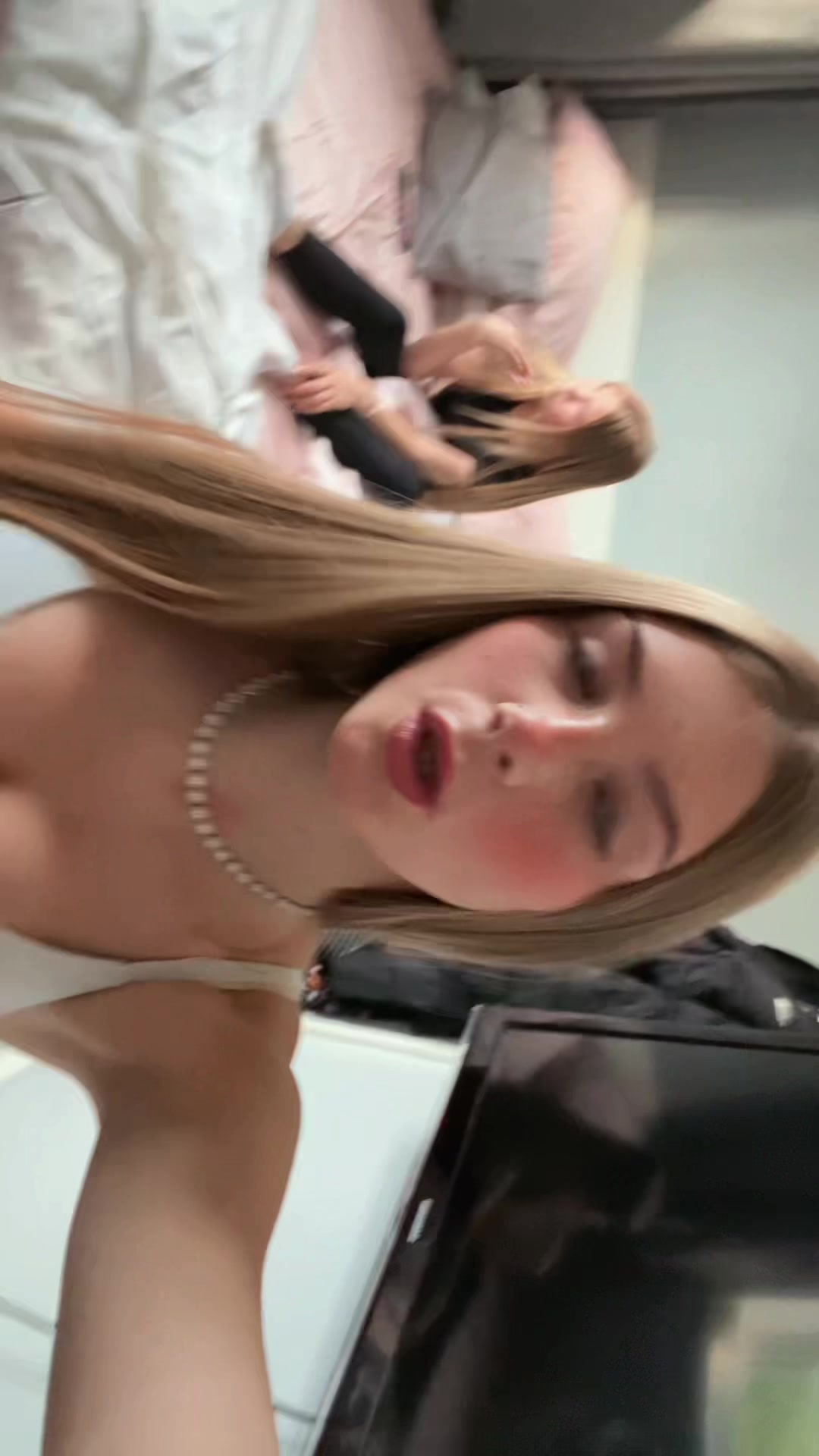 @????
