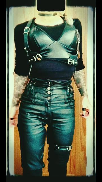 @LENI_1981 - AWKWARD GOONIE