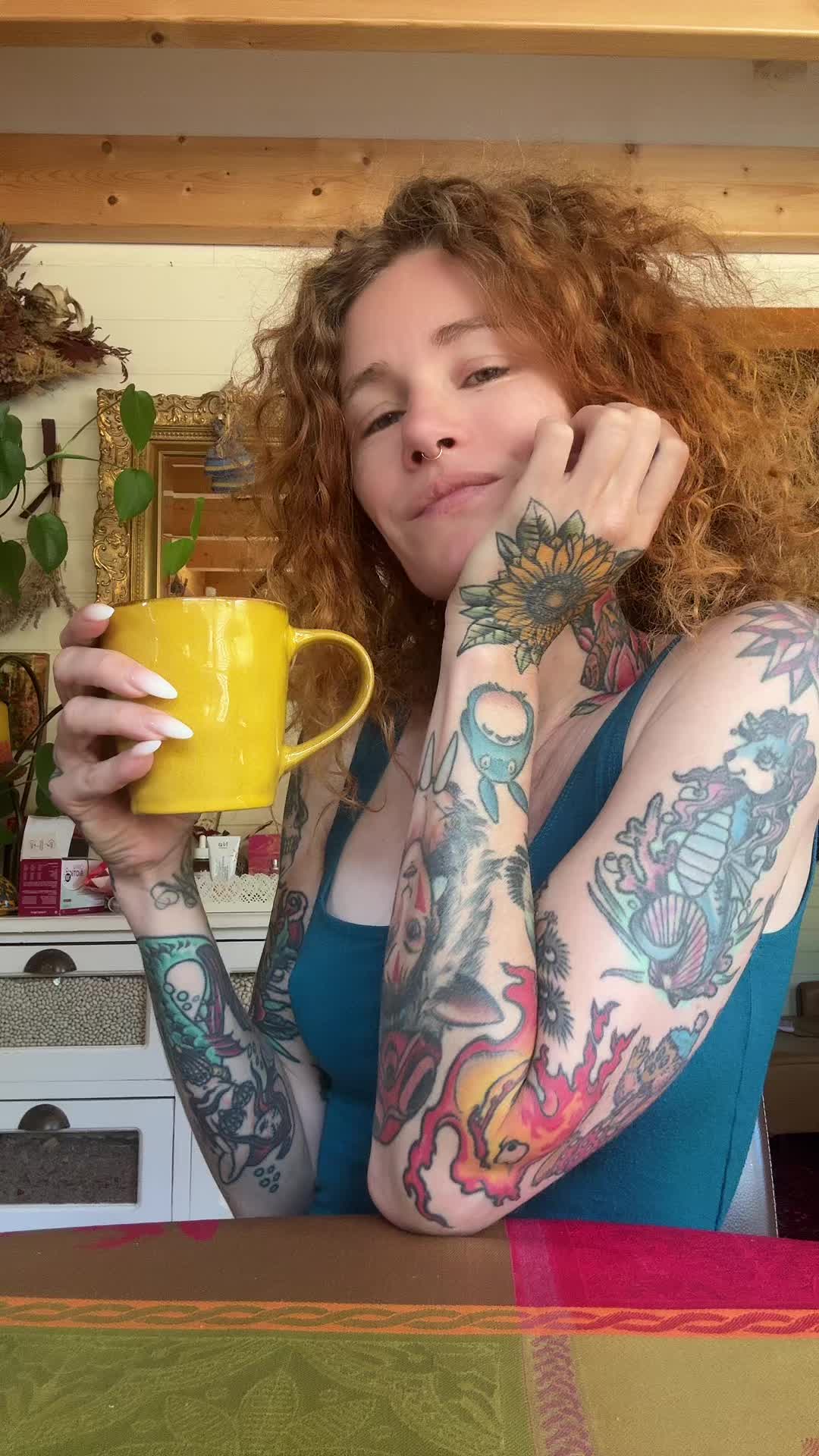 @Curlyhairwithtattoos
