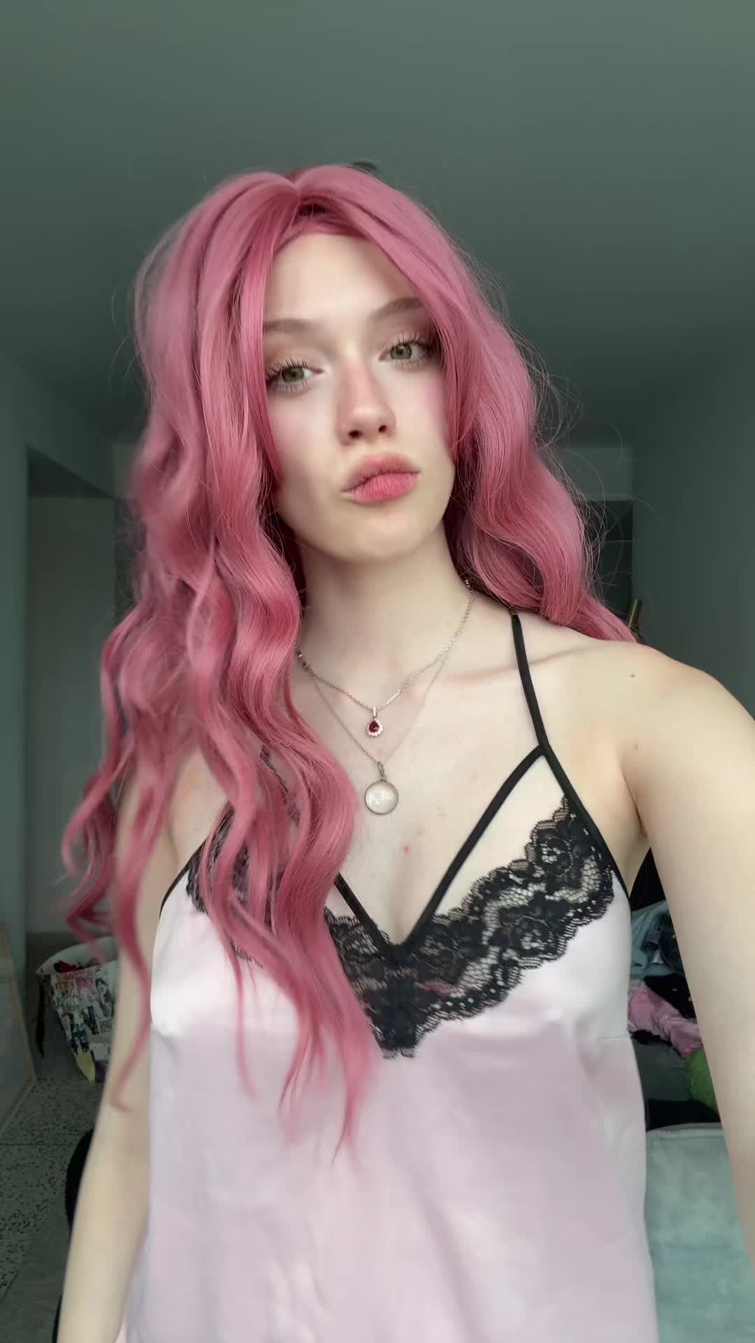 @MarisaLeona_