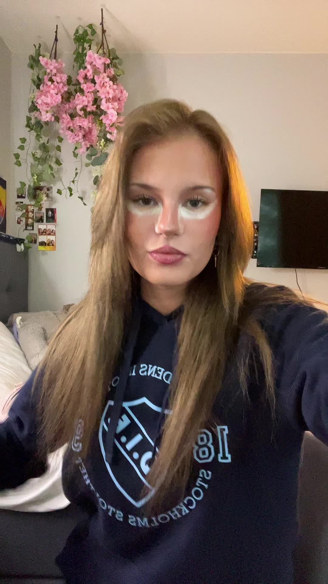 @EmmyblidSpam🍾