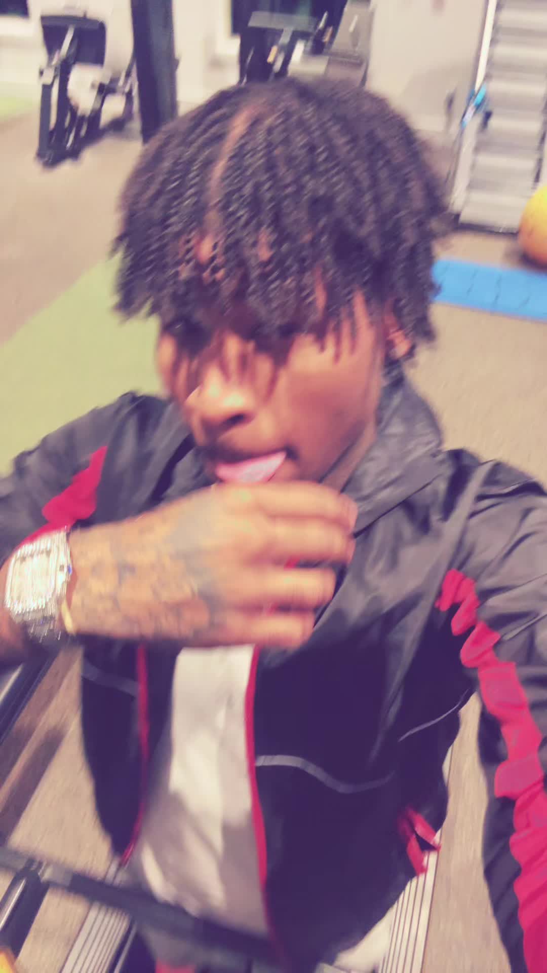 @famouscamm3