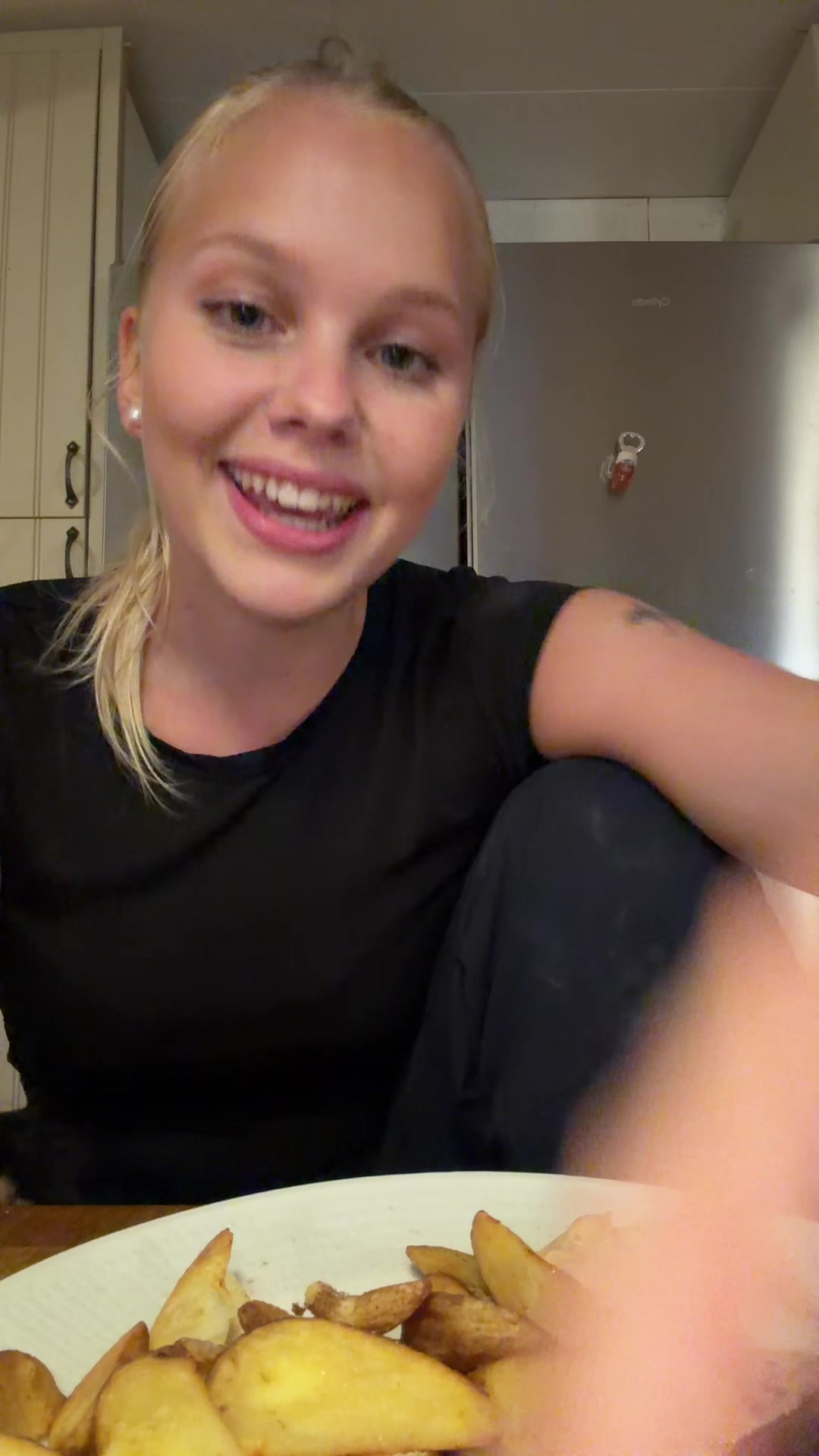 @elisedrinksalmondmilk