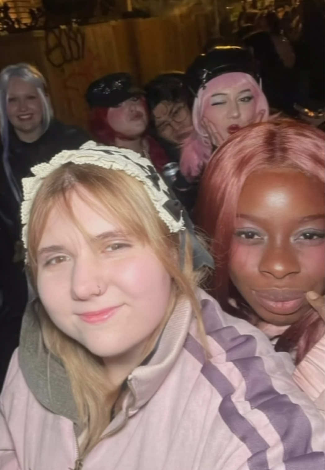 @𝗟𝗮𝘂𝗿𝗲... '