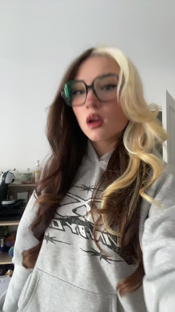 @O.d.e.l.y.a_
