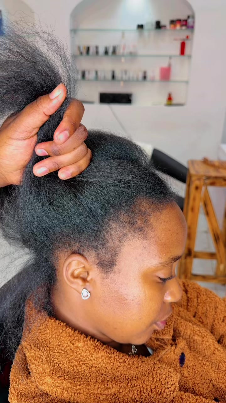 @GEECURLY SALON