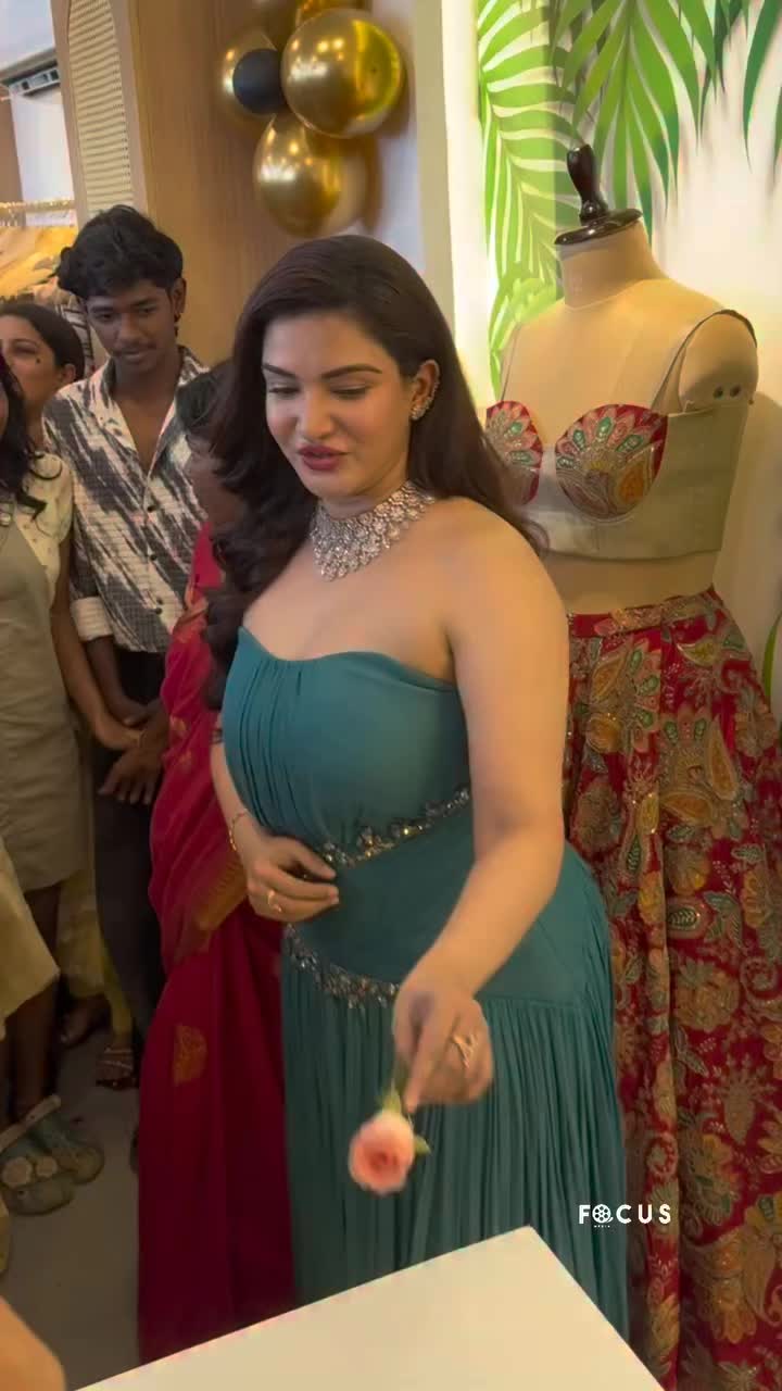 @Urvashi Rautela